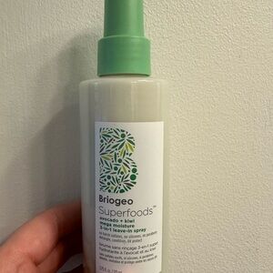 NWOT Briogeo Superfoods Avocado + Kiwi Hair Conditioner - Green and White